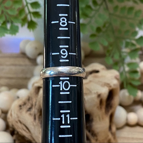 Sterling silver .925 and Pale green gemstone ring - Picture 6 of 8